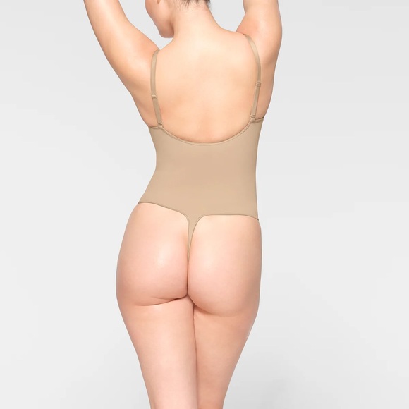 SKIMS | Seamless Sculpting Shape Wear Thong Bodysuit - Picture 6 of 11